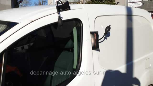 Ouverture porte voiture bloquée sans clé